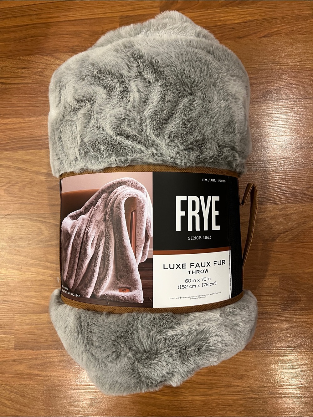 New Frye Luxe Faux Fur Throw Blanket - 60"x70" In Gray -
1150 GSM - Crazy